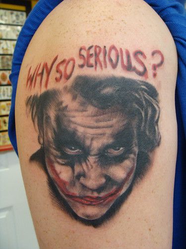 tatuaje en el brazo joker